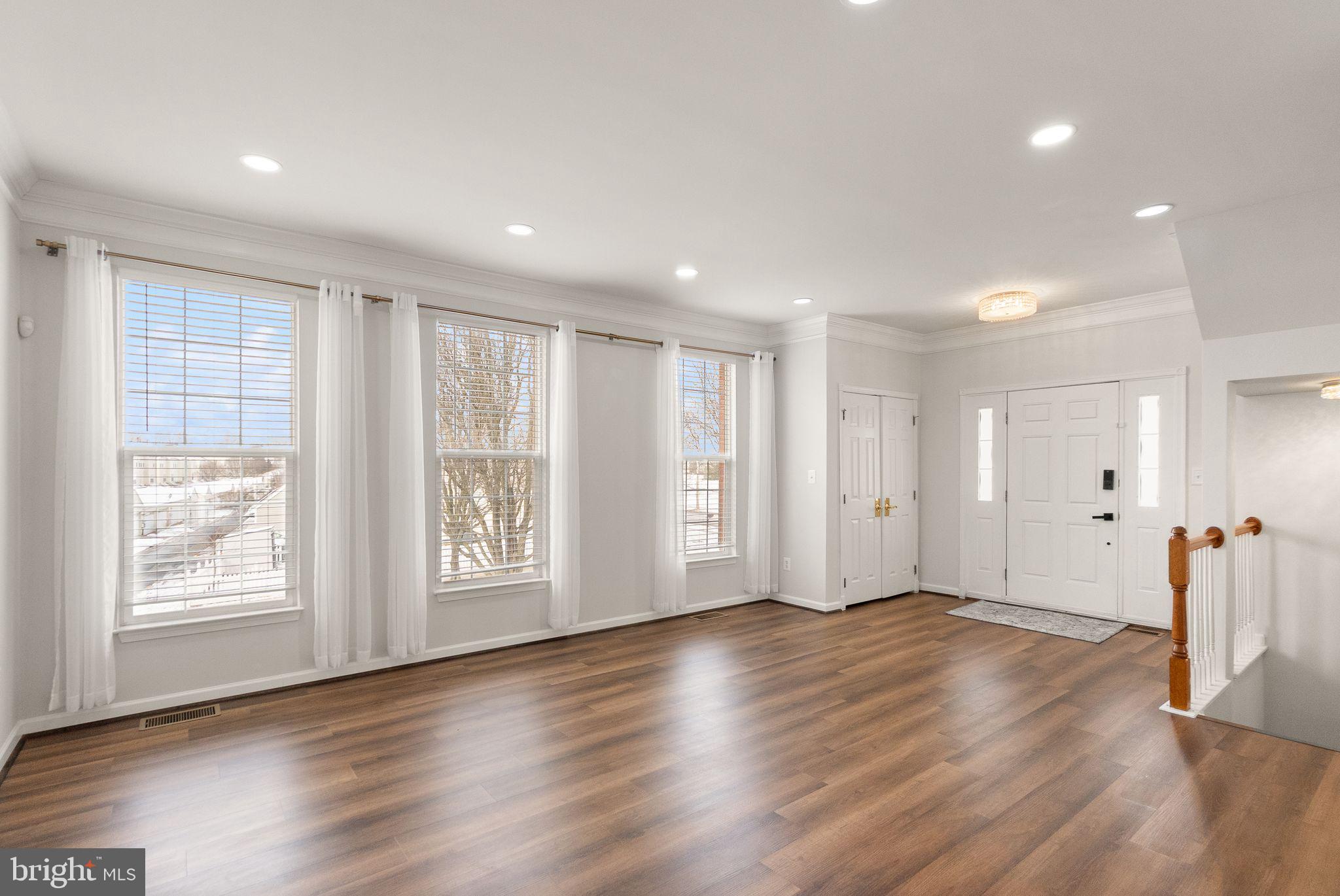 SOUTH RIDING - Residential