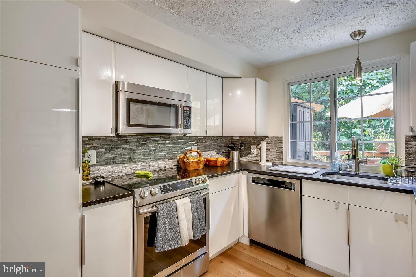 2115 PRESTON SQUARE COURT