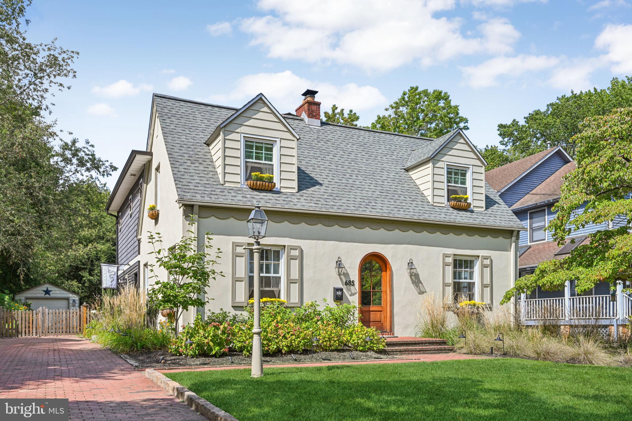 685 MAPLE AVENUE