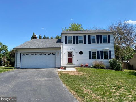 Photo of 1603 Hiddenbrook Drive, HERNDON, VA 20170 (MLS # VAFX2309214)
