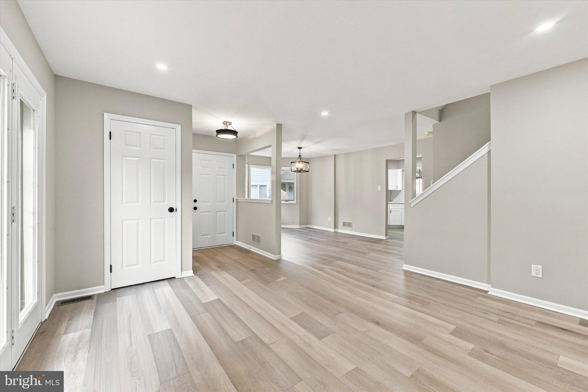 121 W THOMAS COURT 121