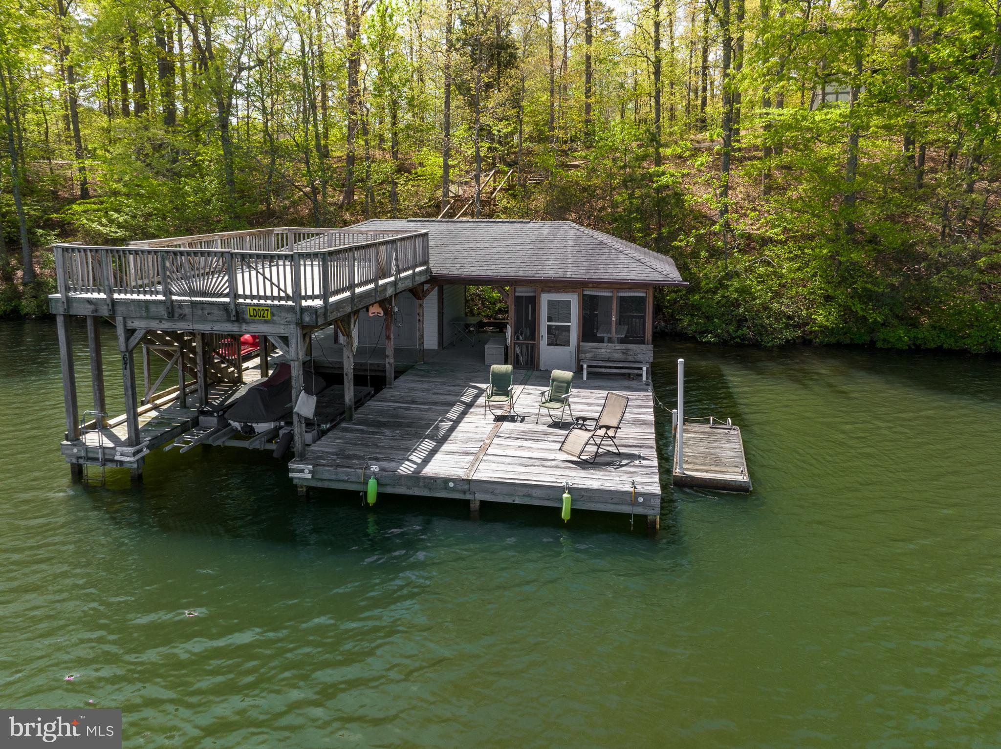 FRESHWATER ESTATES - Residential