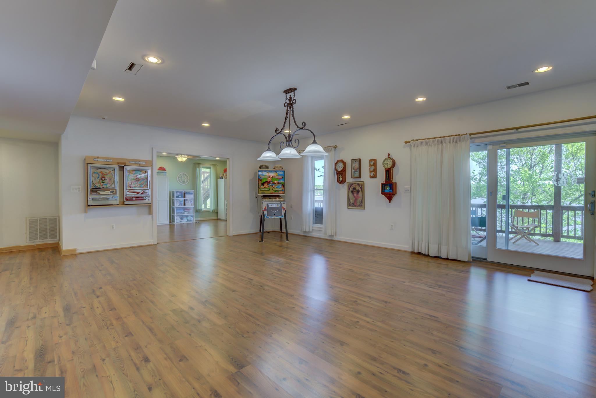 FRESHWATER ESTATES - Residential