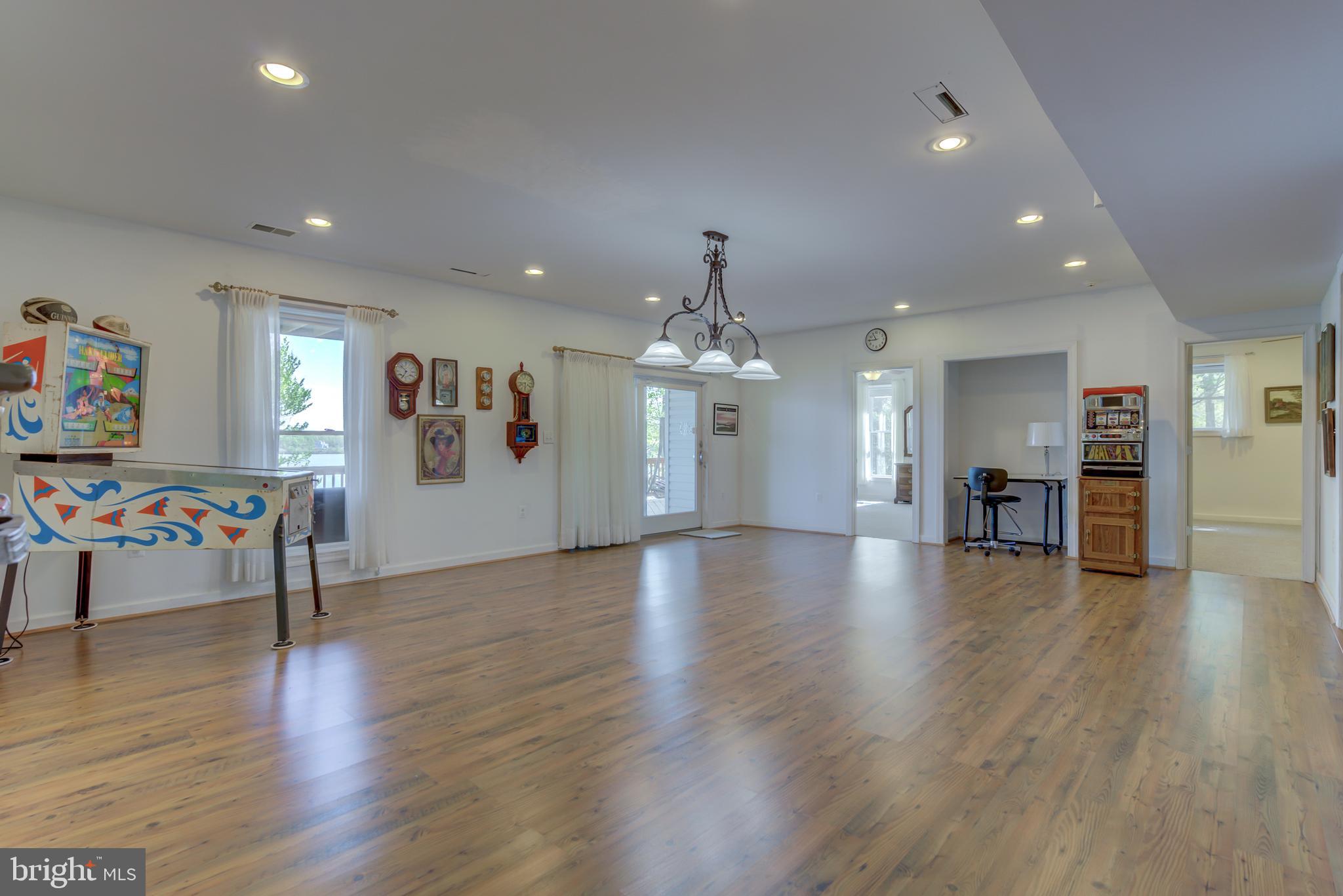 FRESHWATER ESTATES - Residential