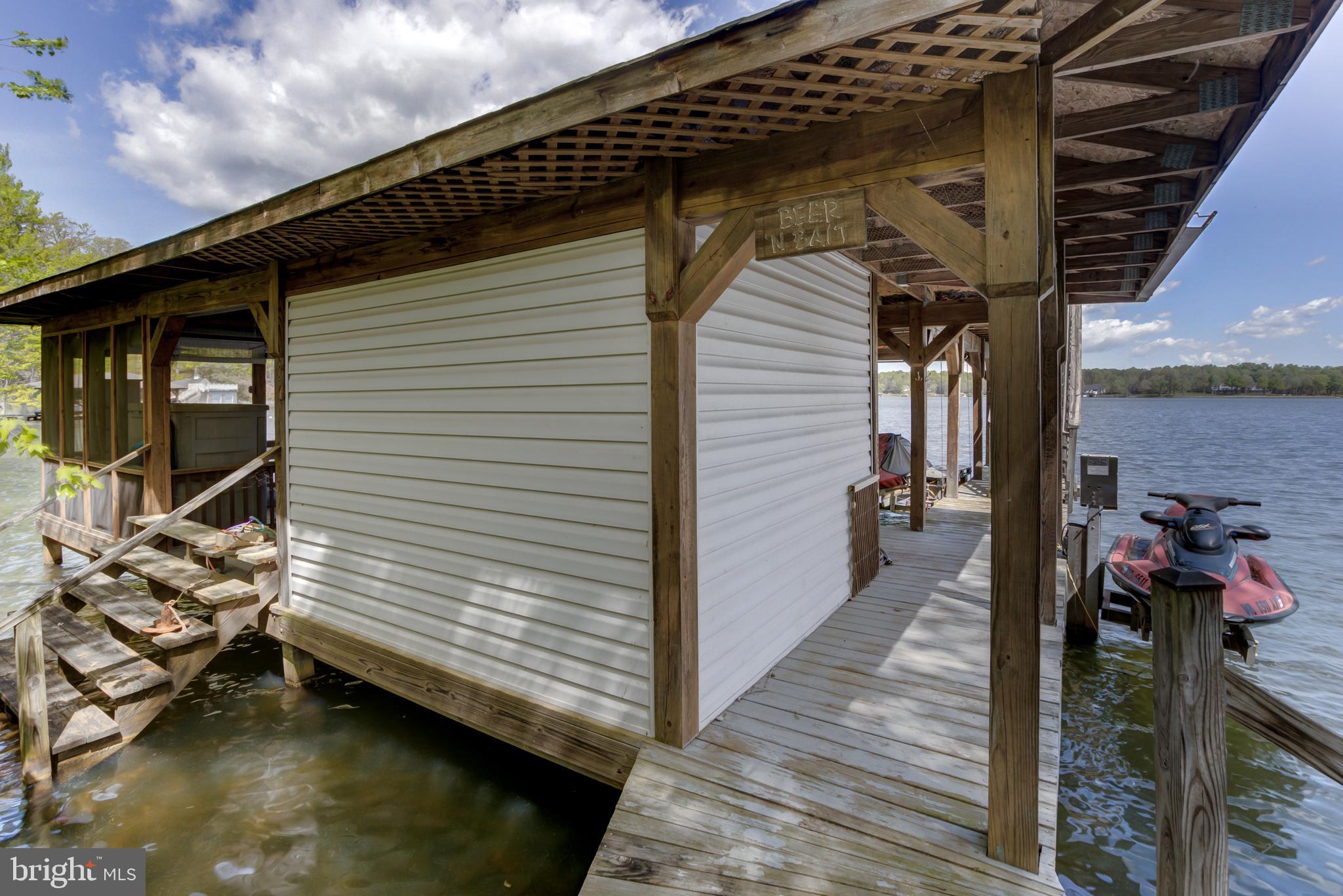 FRESHWATER ESTATES - Residential