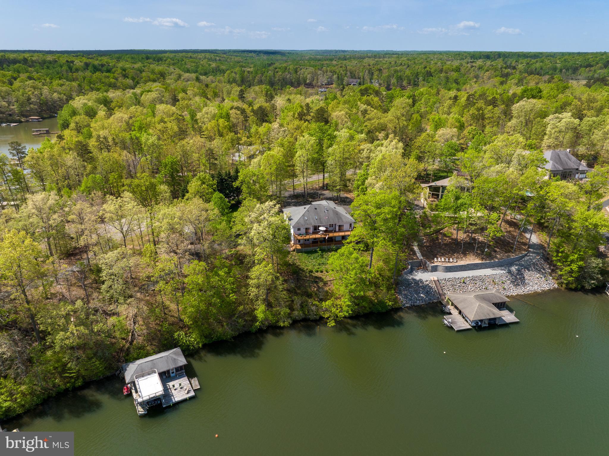 FRESHWATER ESTATES - Residential