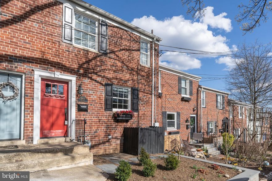 This beautifully updated townhome is one of the few in Warwick Village that boasts uninterrupted views of parkland. Recent updates include brand-new stainless steel kitchen appliances, fresh paint throughout, and refinished floors. The sun-filled main level features an open-concept living and dining area, along with an eat-in kitchen showcasing gleaming quartz countertops. Upstairs, you'll find three spacious bedrooms and a full bath. The walk-out basement offers an additional full bath, stylish wood-grain tiles, and an Andersen double door to bring in extra light. The landscaped backyard provides the ideal space for relaxation and entertaining. The home also features a new boiler (2020) and a new hot water heater (2023).