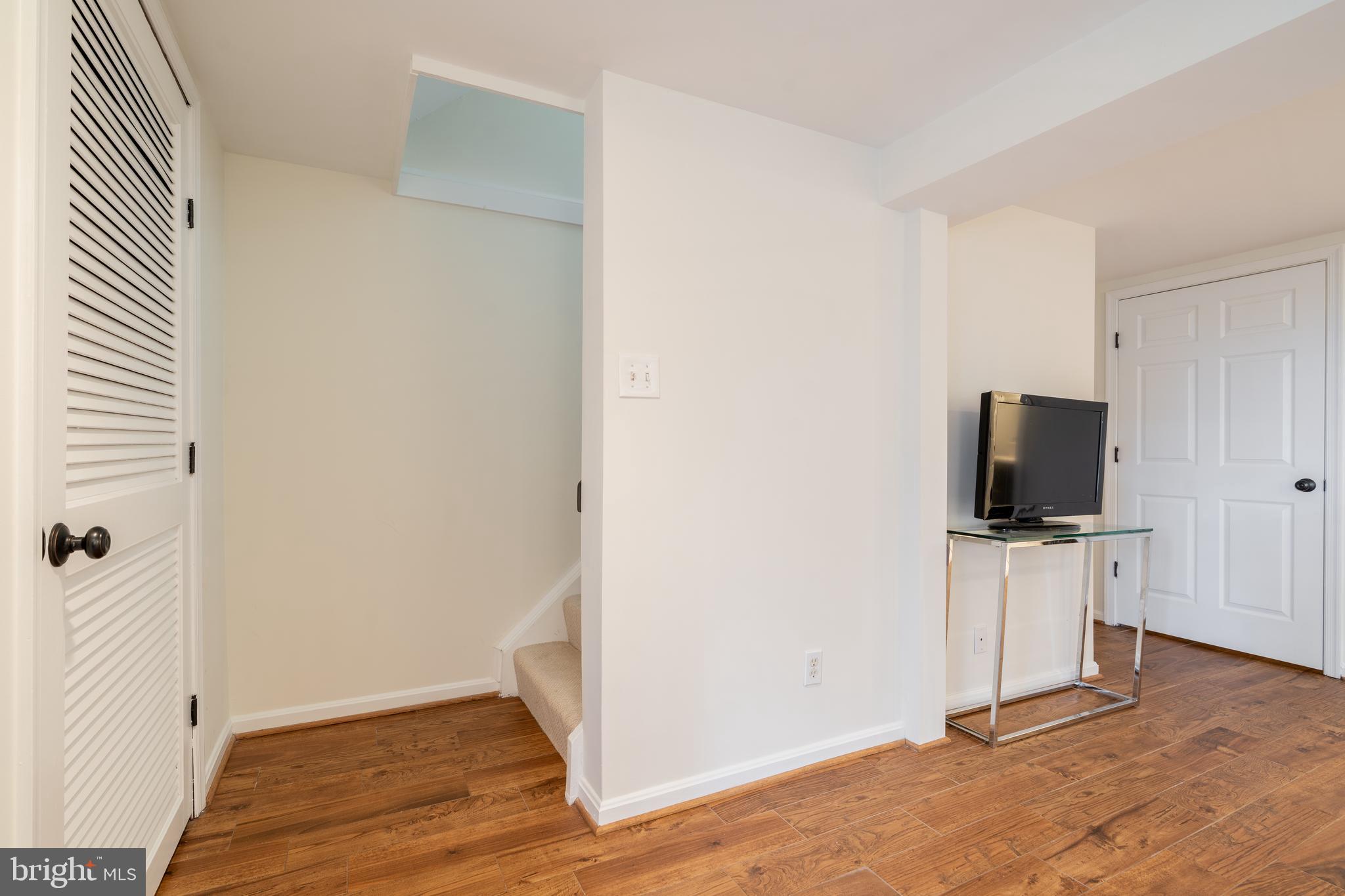 WARWICK VILLAGE - Residential