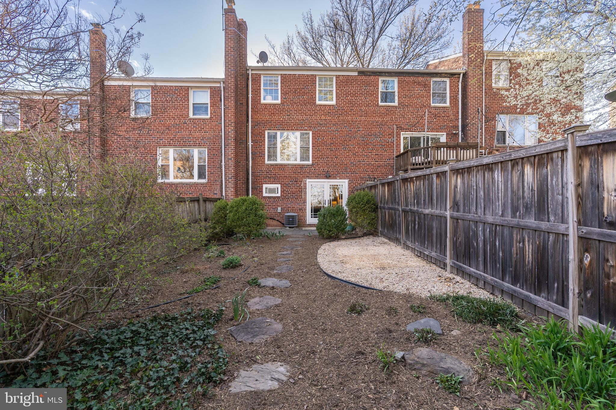 WARWICK VILLAGE - Residential