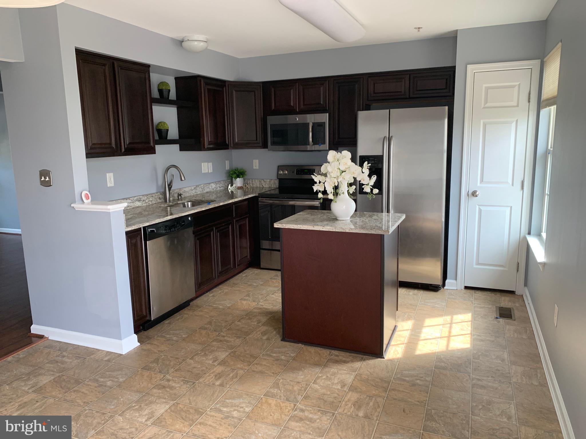 VILLAGE TOWNS - Residential Lease