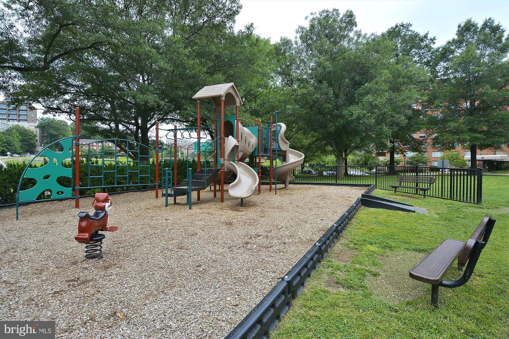 RIVER PLACE NORTH - Residential