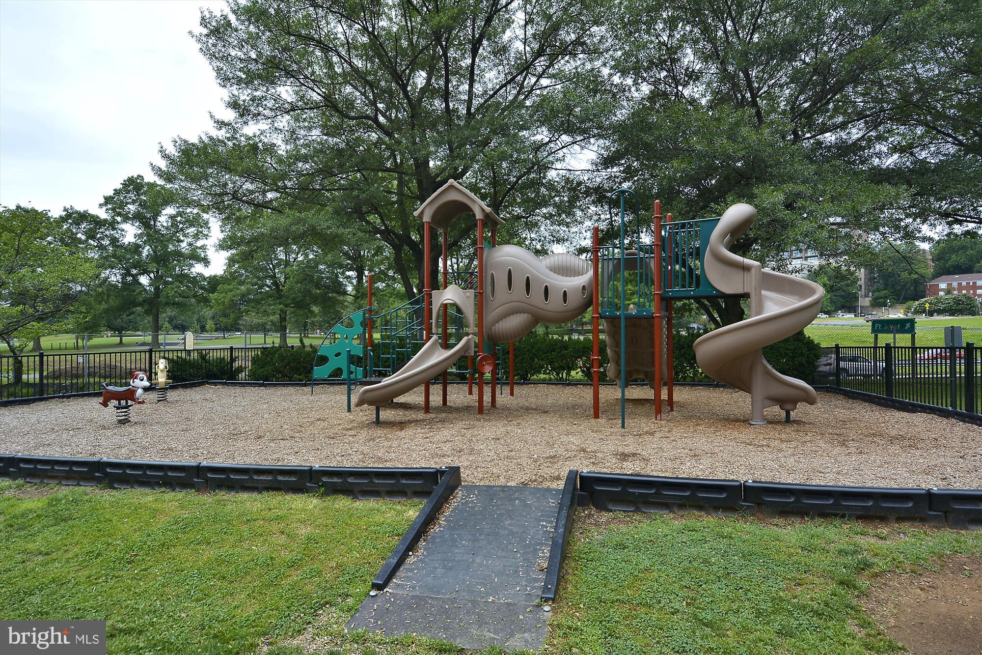 RIVER PLACE NORTH - Residential