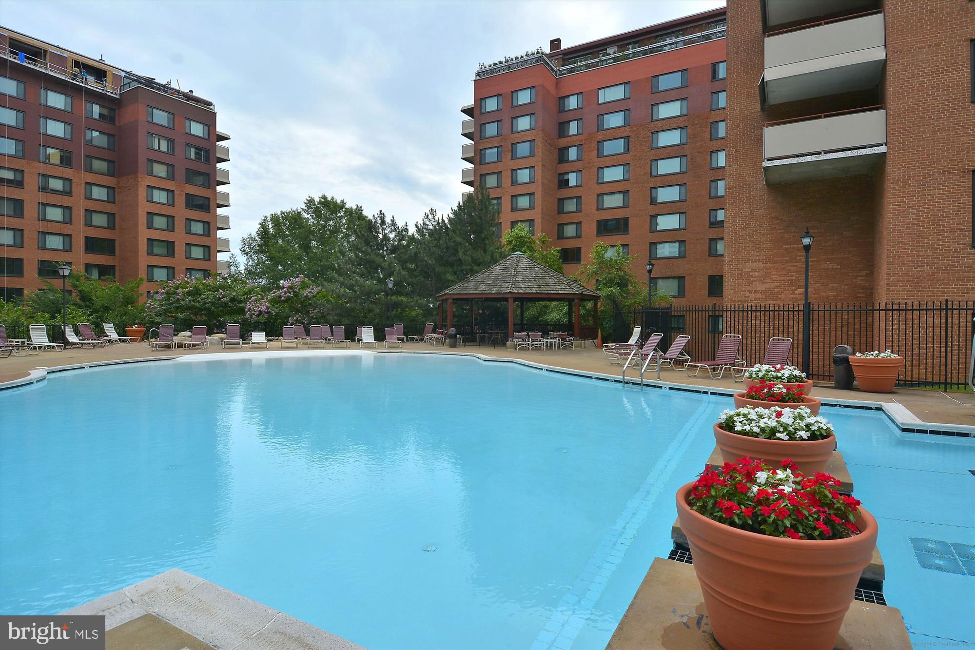 RIVER PLACE NORTH - Residential