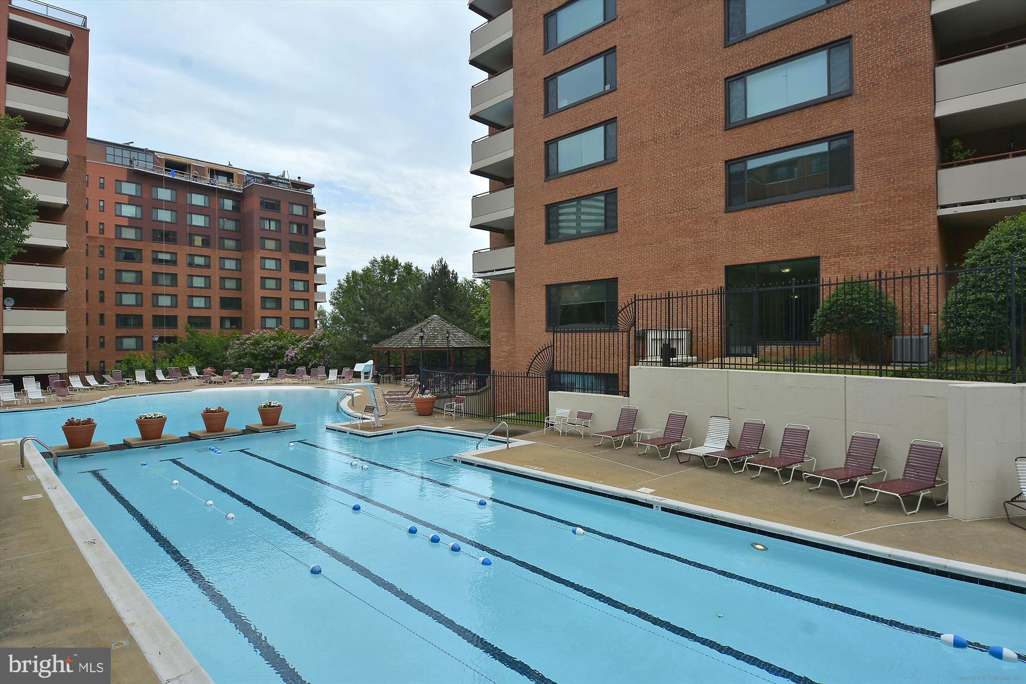 RIVER PLACE NORTH - Residential