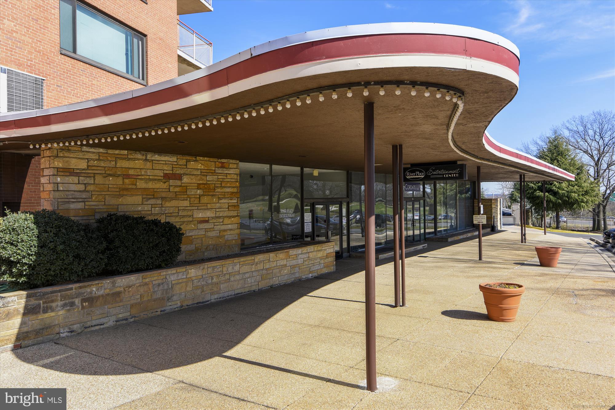 RIVER PLACE NORTH - Residential