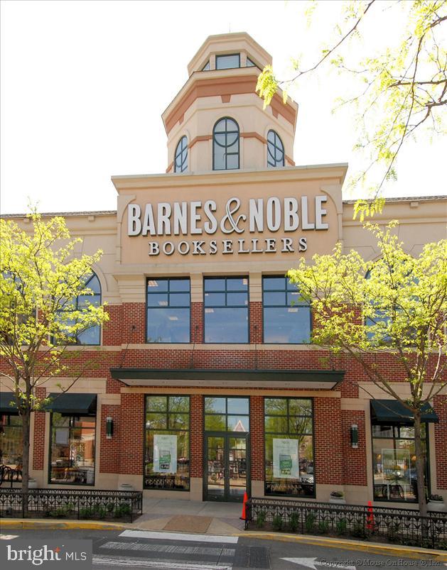 RIVER PLACE NORTH - Residential