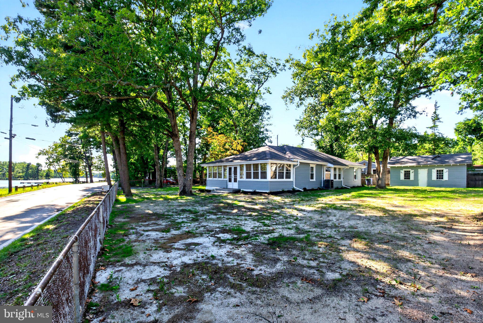 301 N LAKESHORE DRIVE N