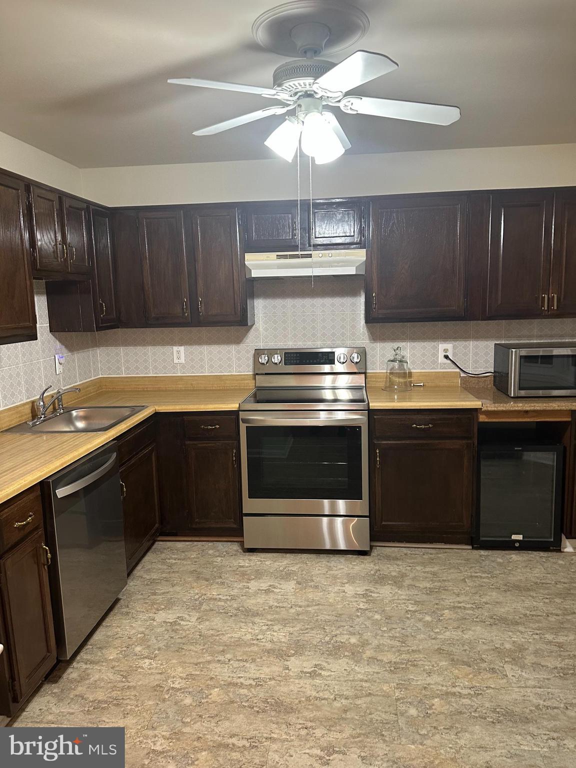 WOODWALK - Residential Lease