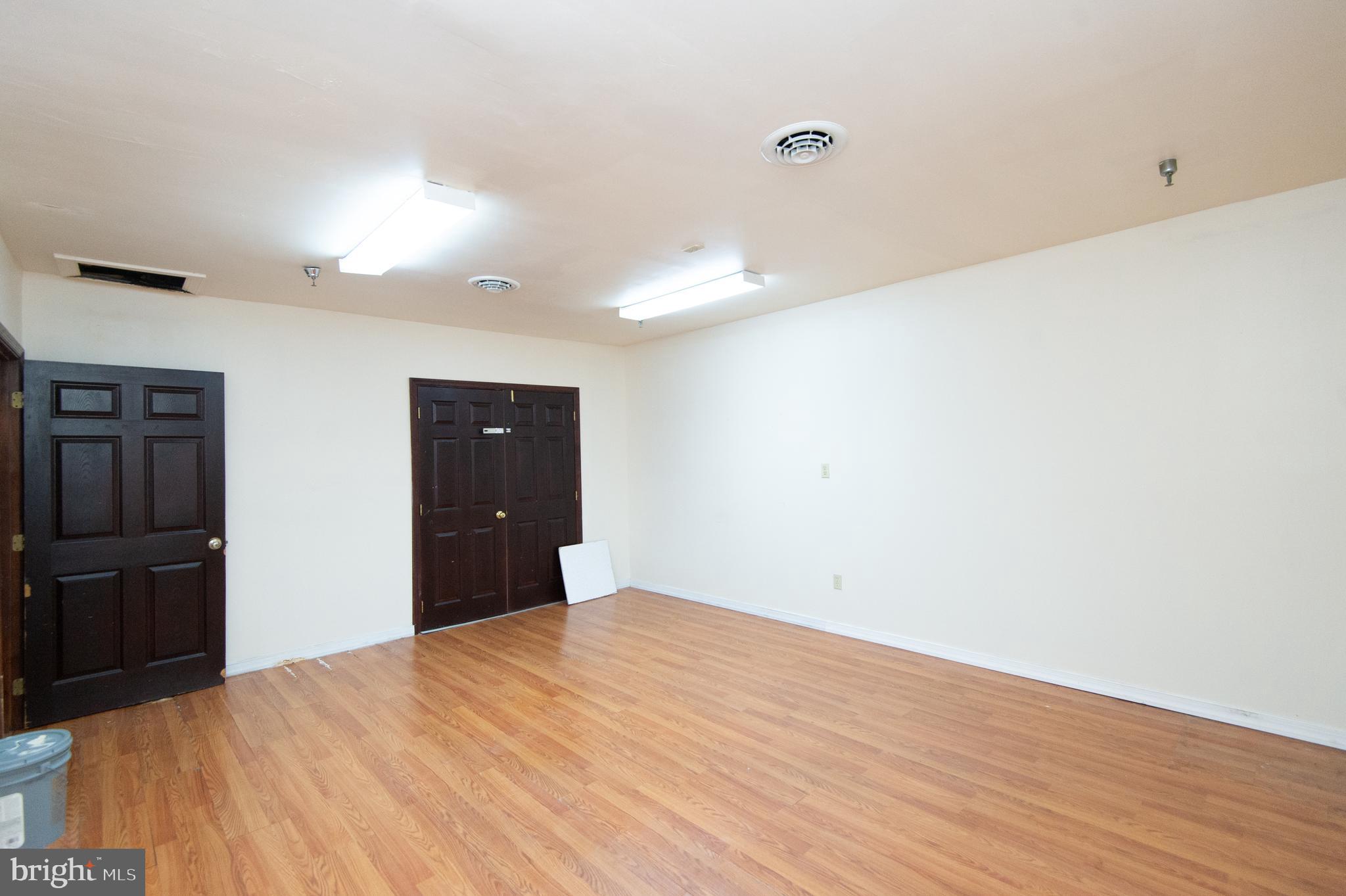 RACE STREET - Commercial Sale