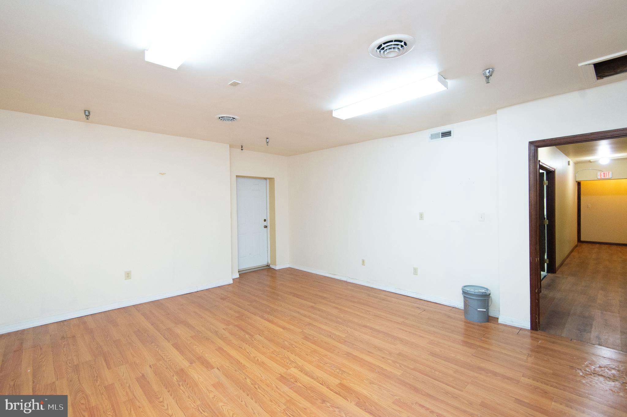 RACE STREET - Commercial Sale