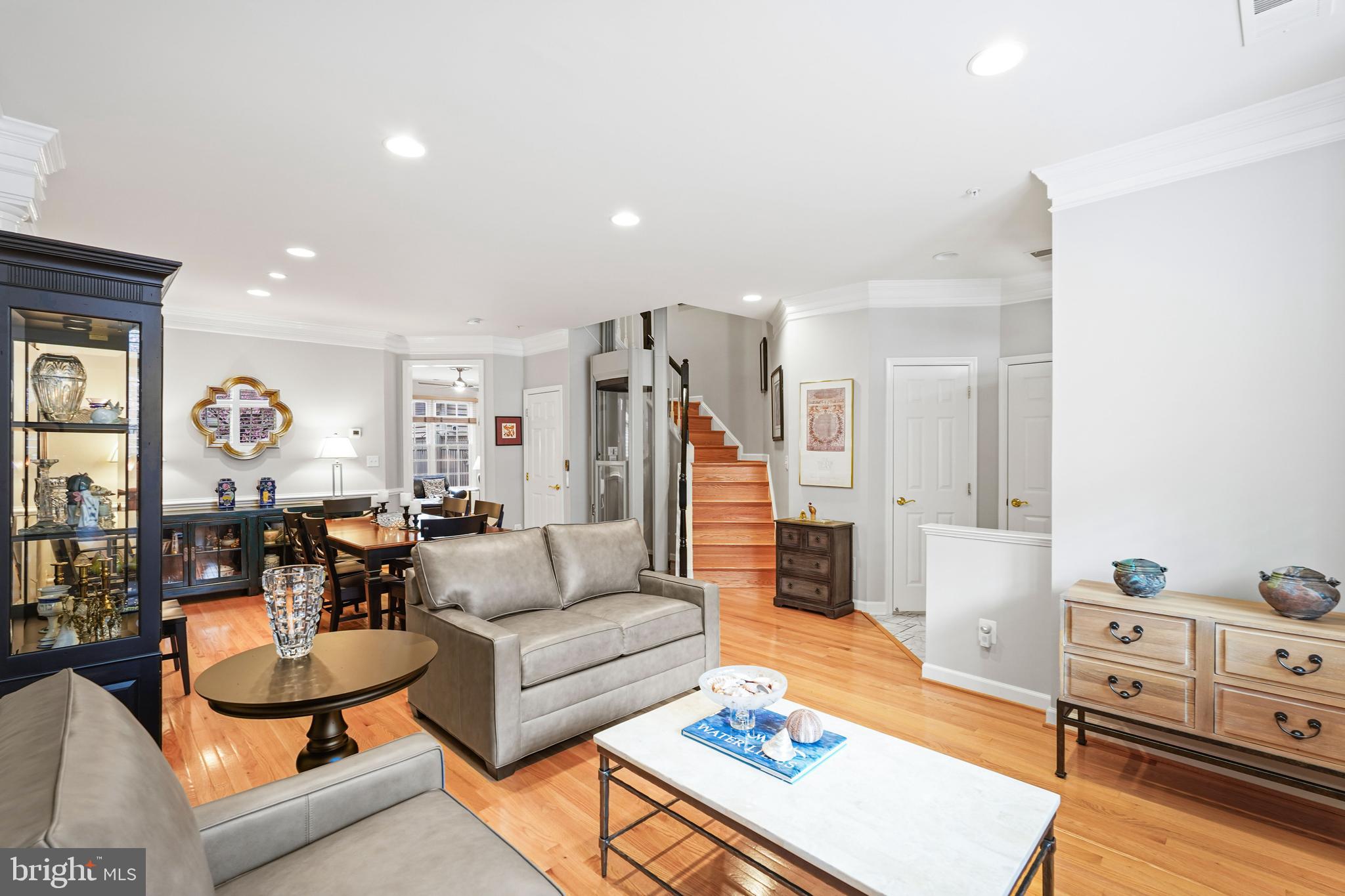 808 OAK KNOLL TERRACE