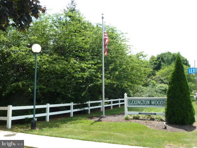 LEXINGTON WOODS - Residential