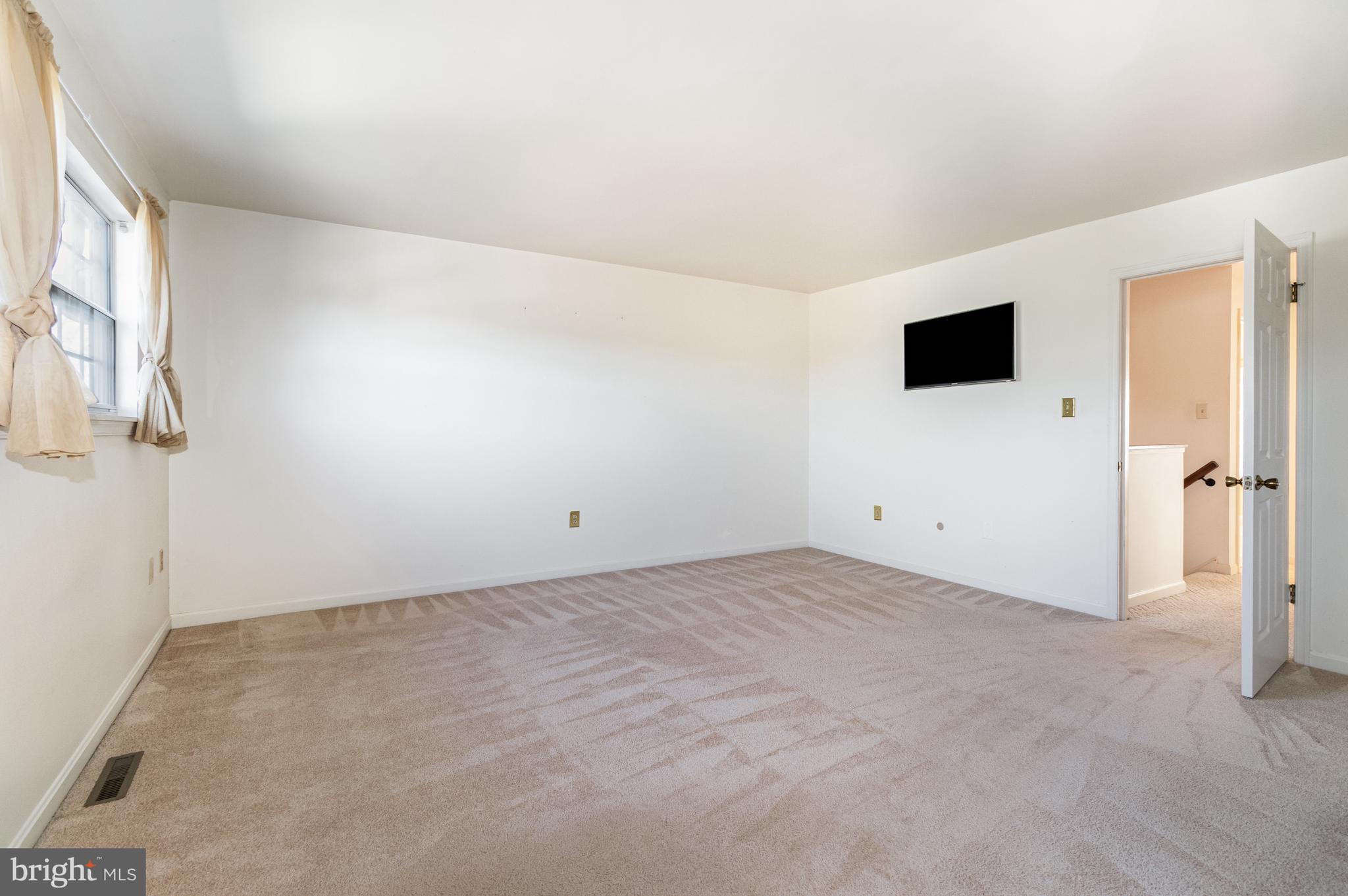 SPRING KNOLL - Residential