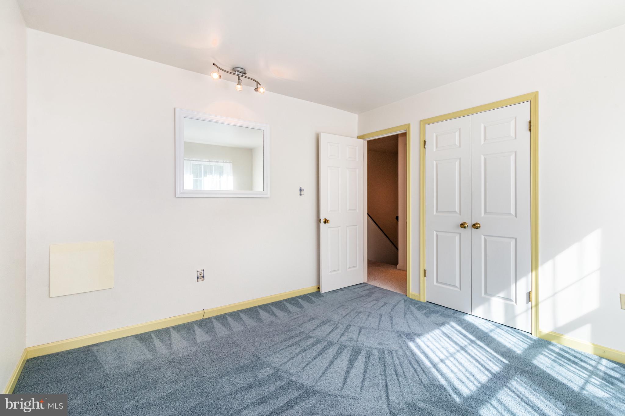 SPRING KNOLL - Residential