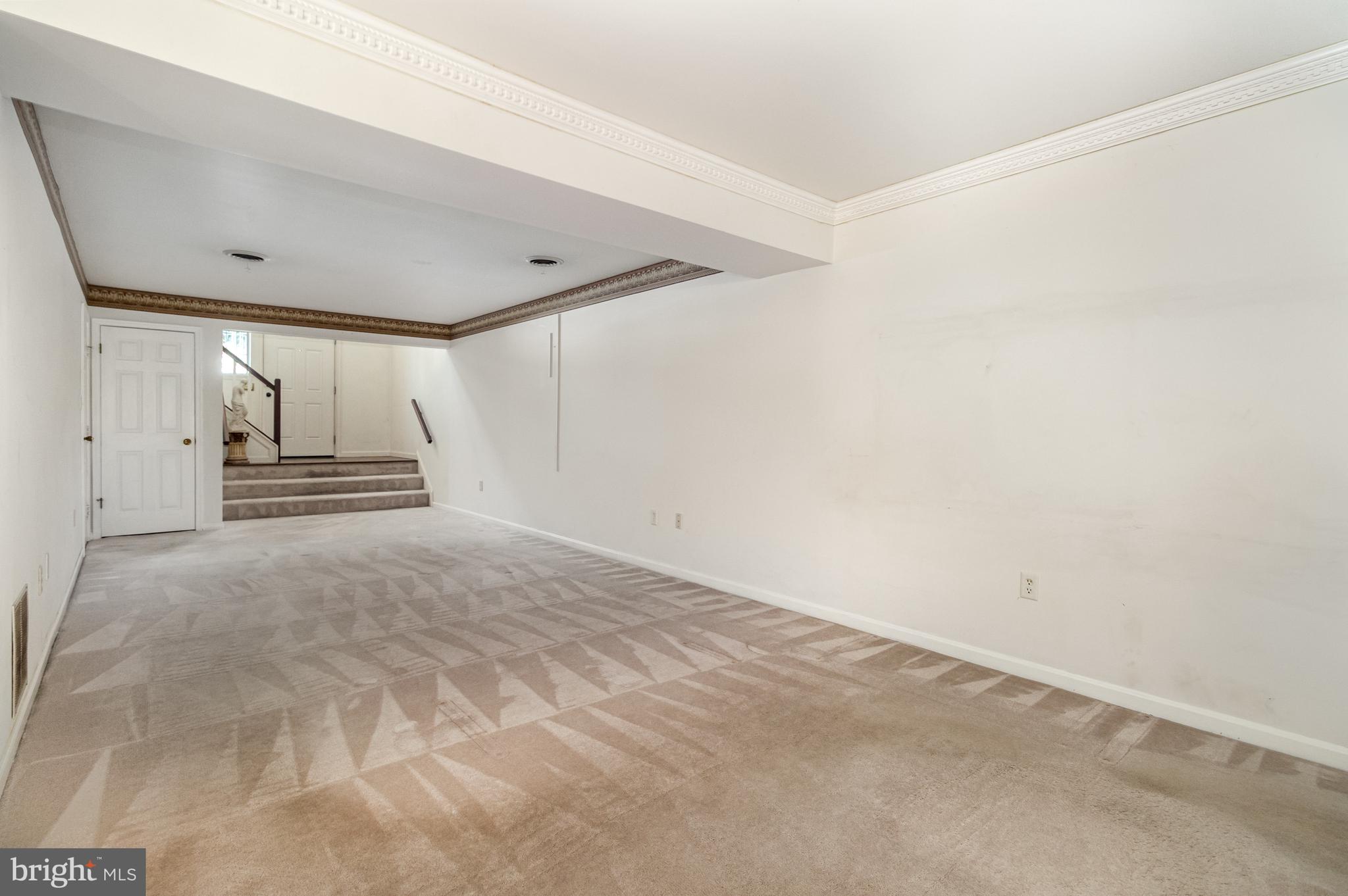 SPRING KNOLL - Residential