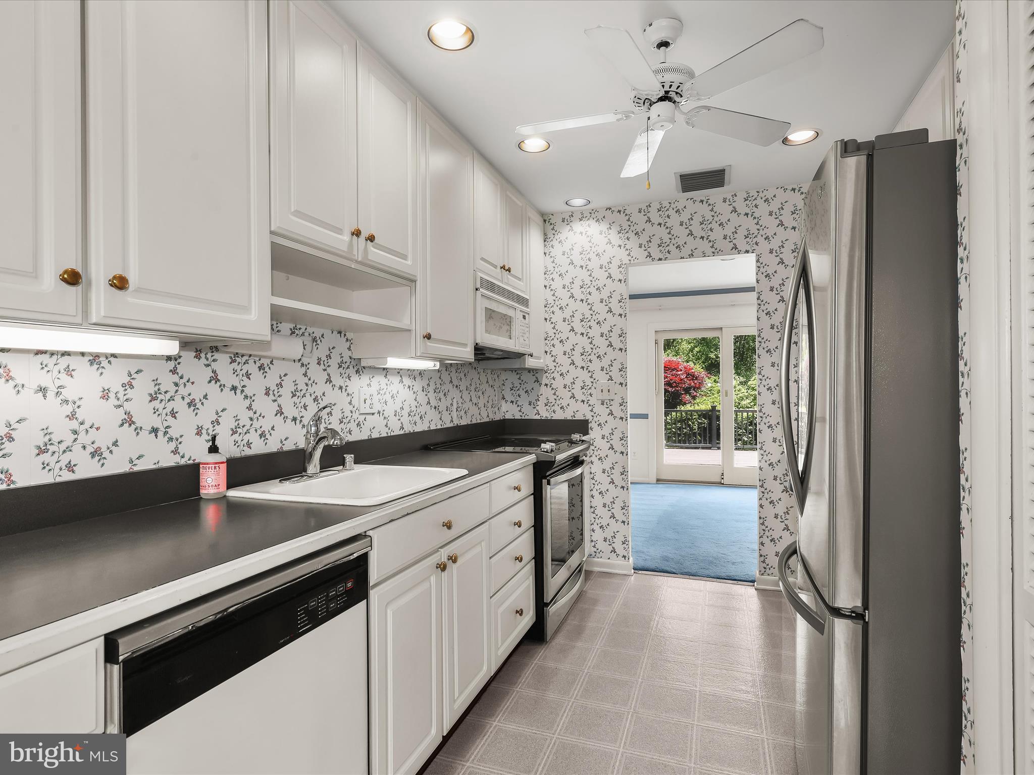 BREEZEWOOD FARMS - Residential