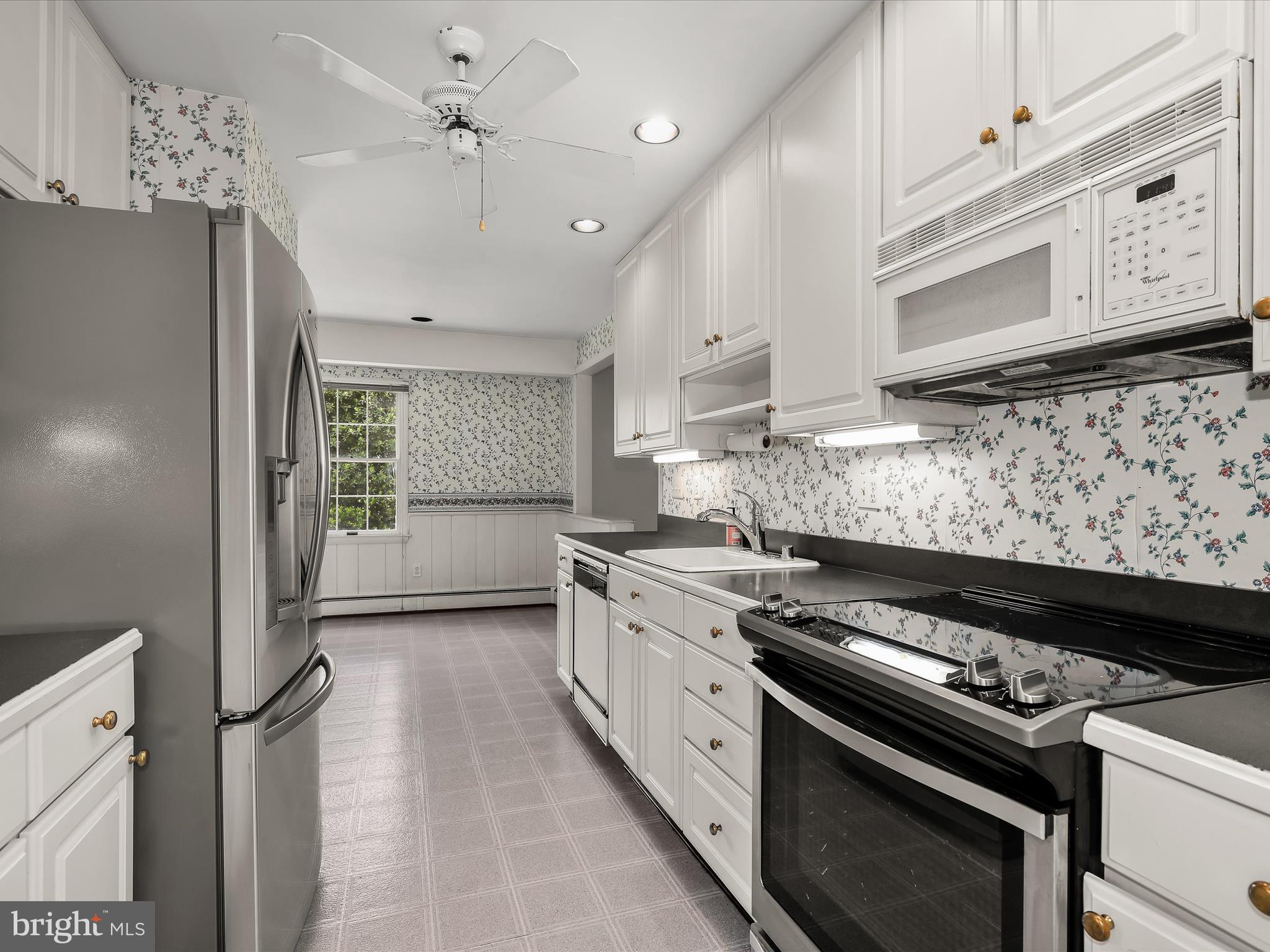 BREEZEWOOD FARMS - Residential