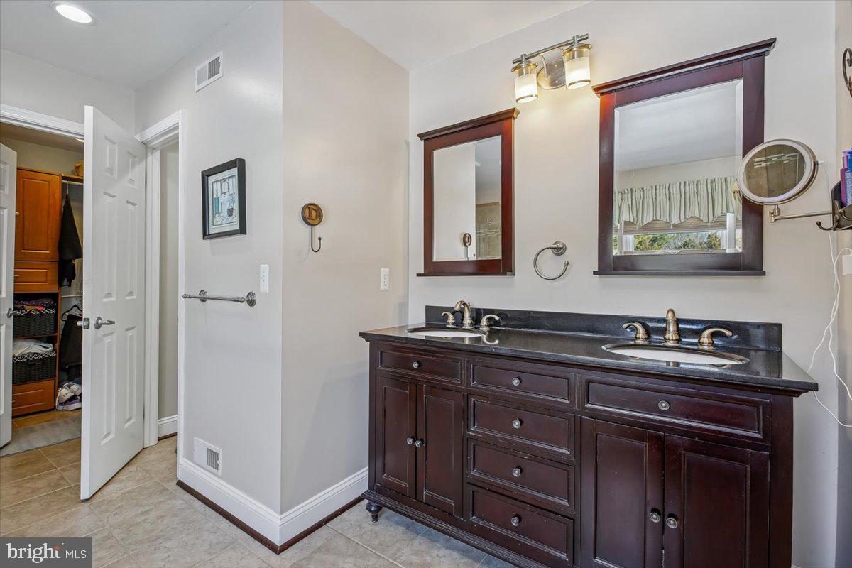 MUNCASTER MANOR - Residential