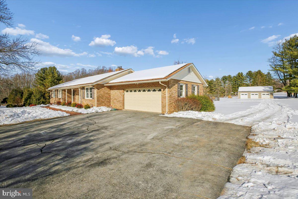 MUNCASTER MANOR - Residential