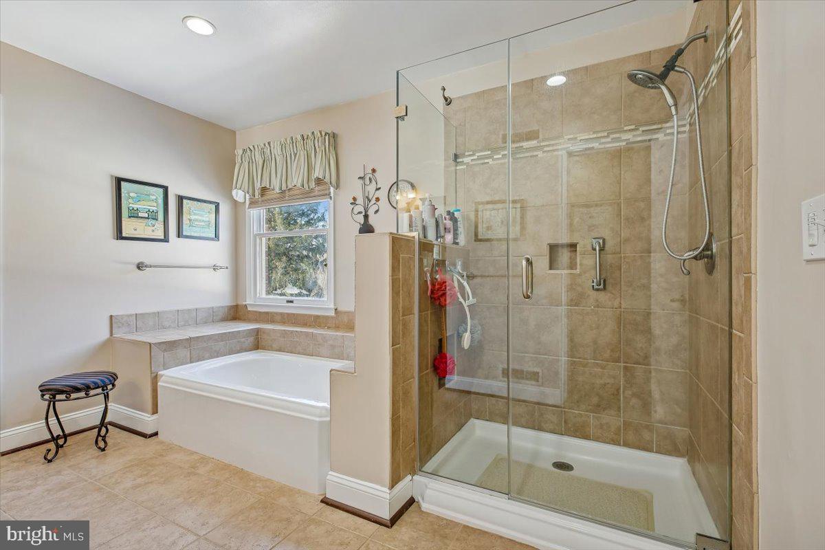 MUNCASTER MANOR - Residential