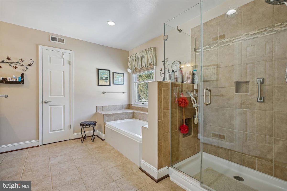 MUNCASTER MANOR - Residential