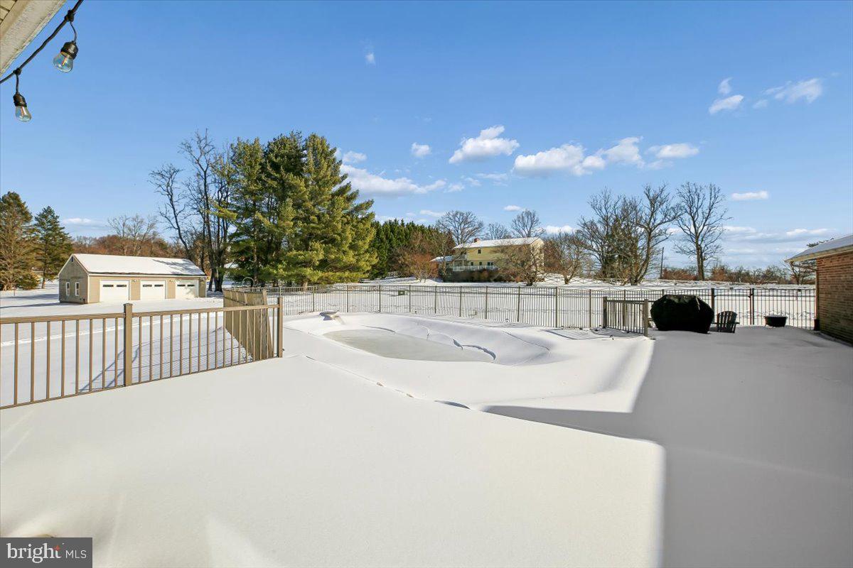 MUNCASTER MANOR - Residential