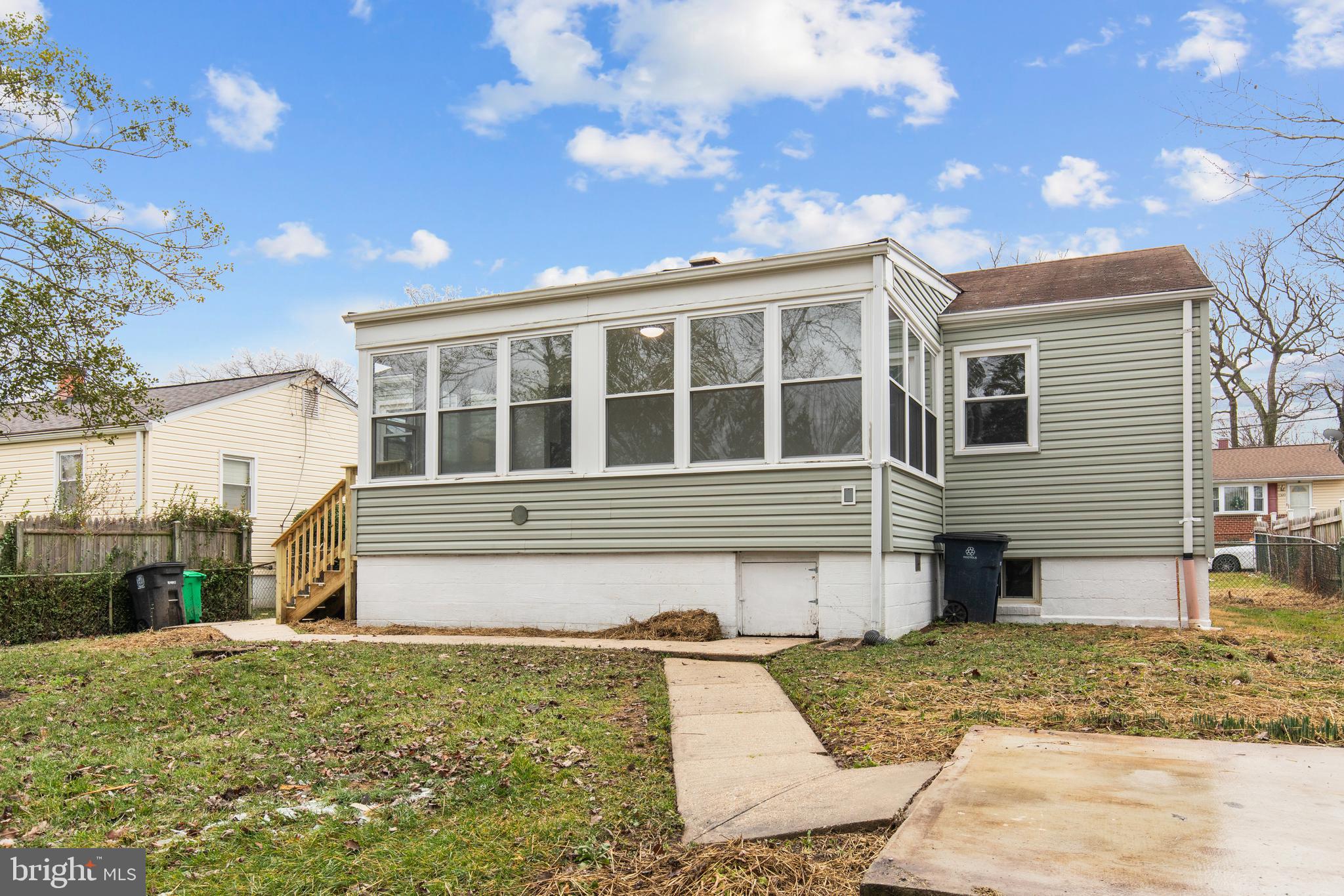 LANHAM WOODS - Residential