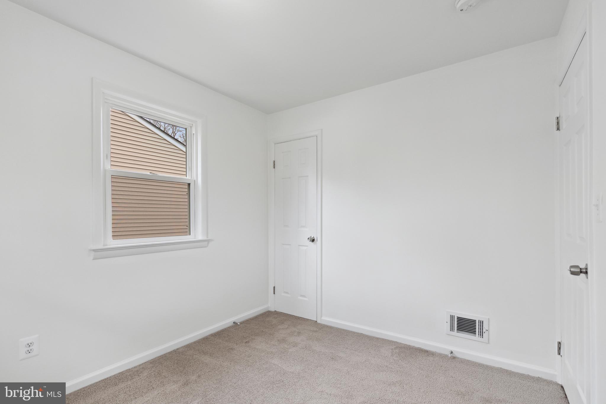 LANHAM WOODS - Residential