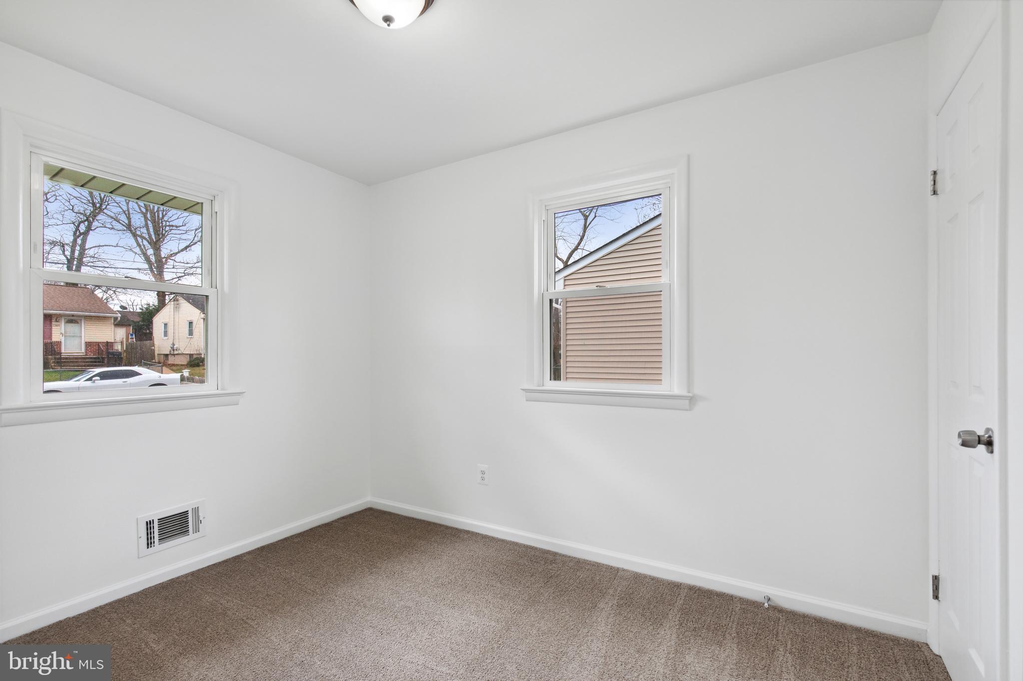 LANHAM WOODS - Residential