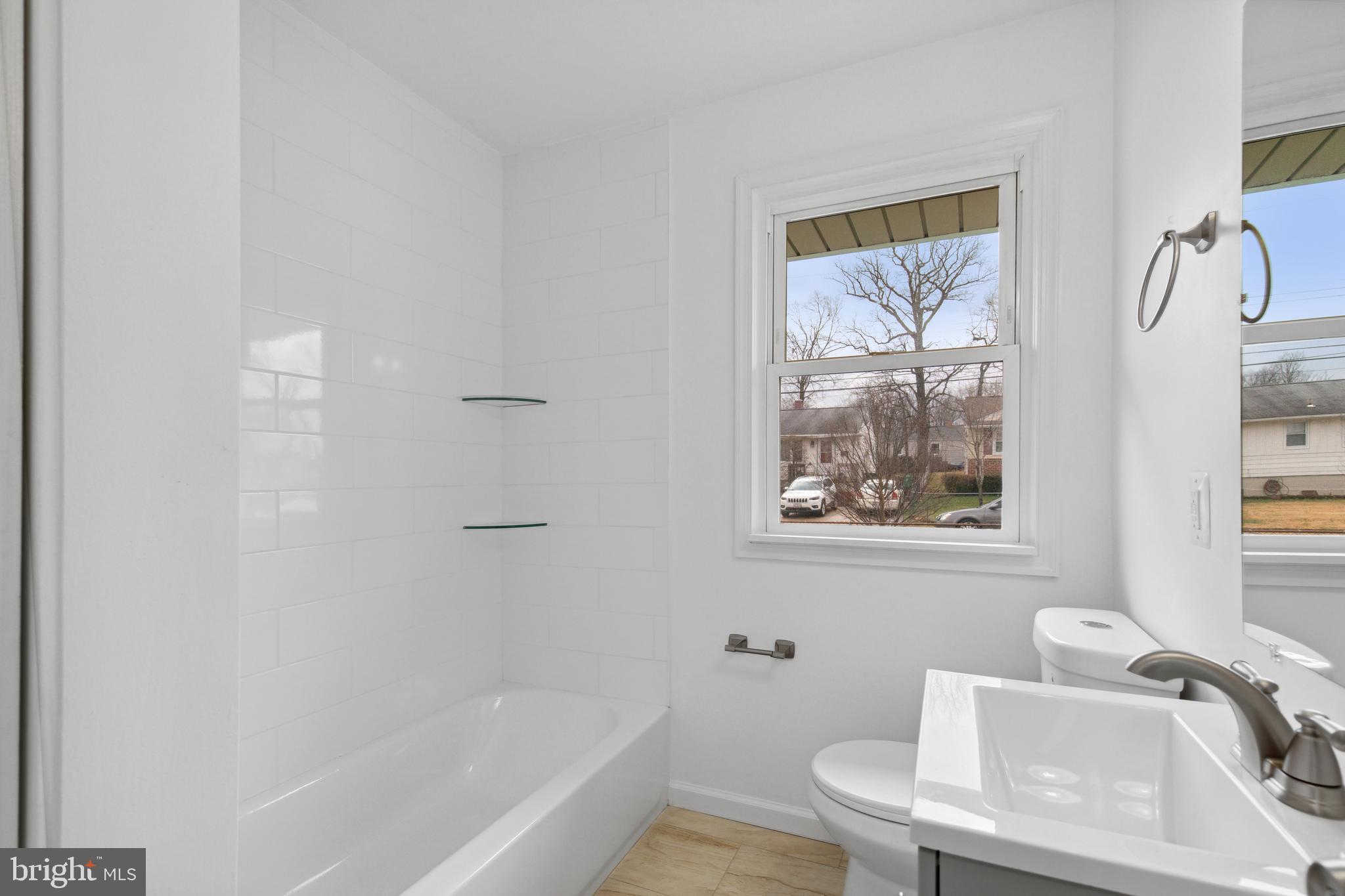LANHAM WOODS - Residential