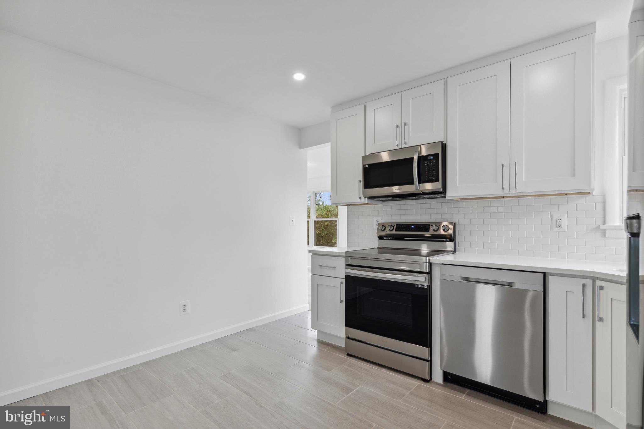 LANHAM WOODS - Residential