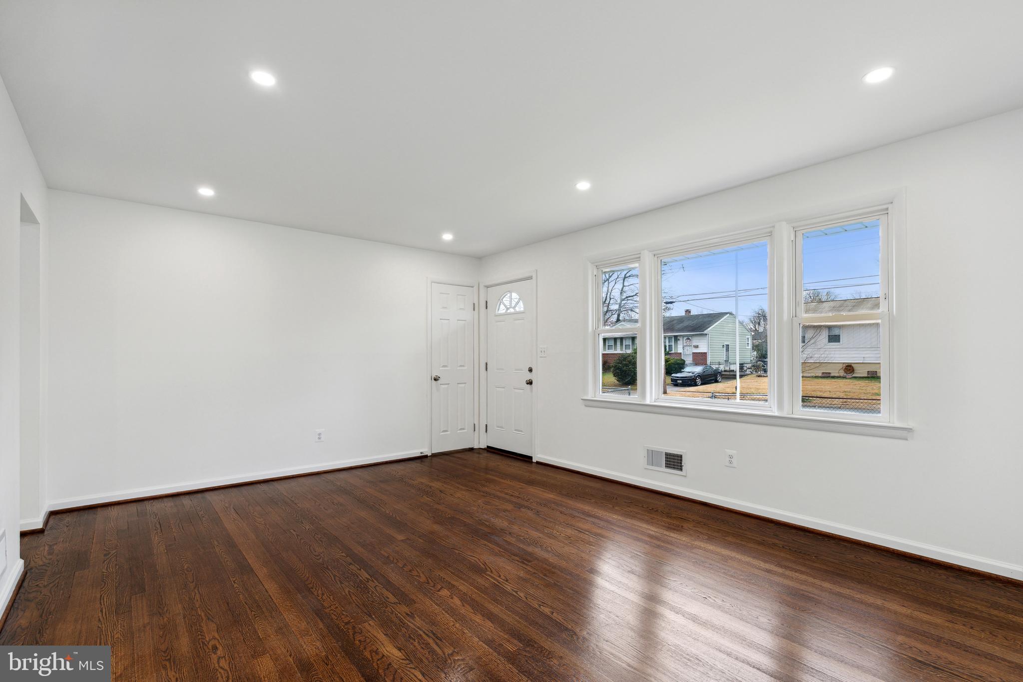 LANHAM WOODS - Residential