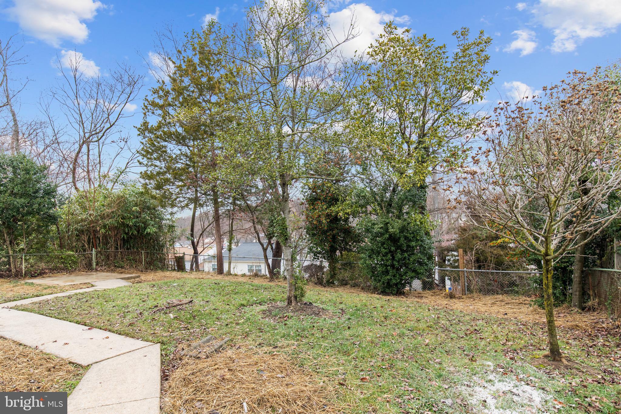 LANHAM WOODS - Residential