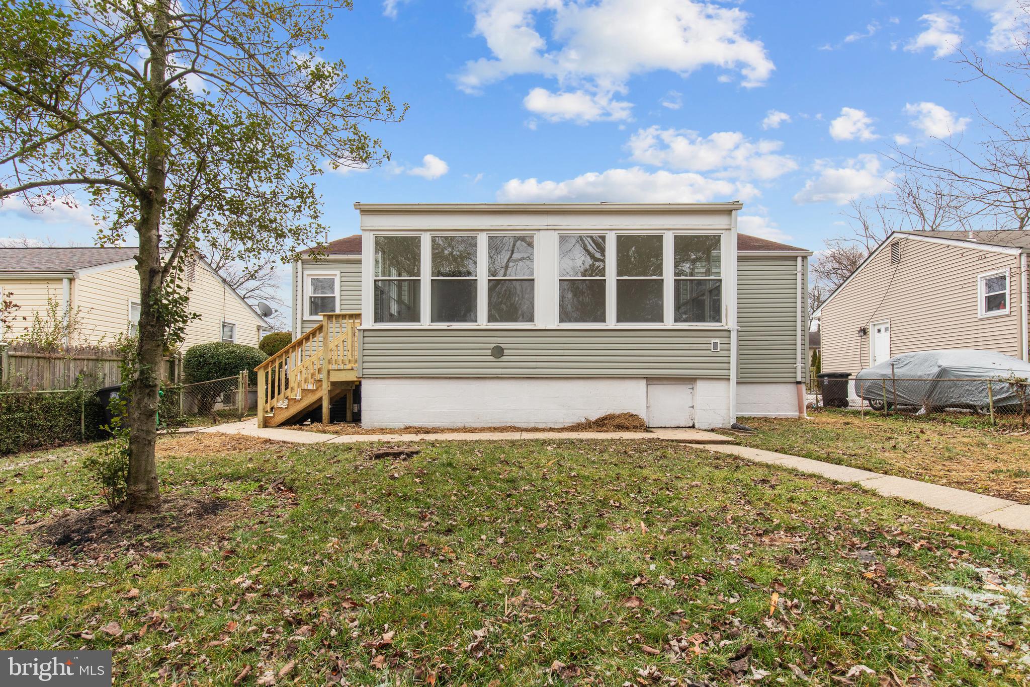 LANHAM WOODS - Residential