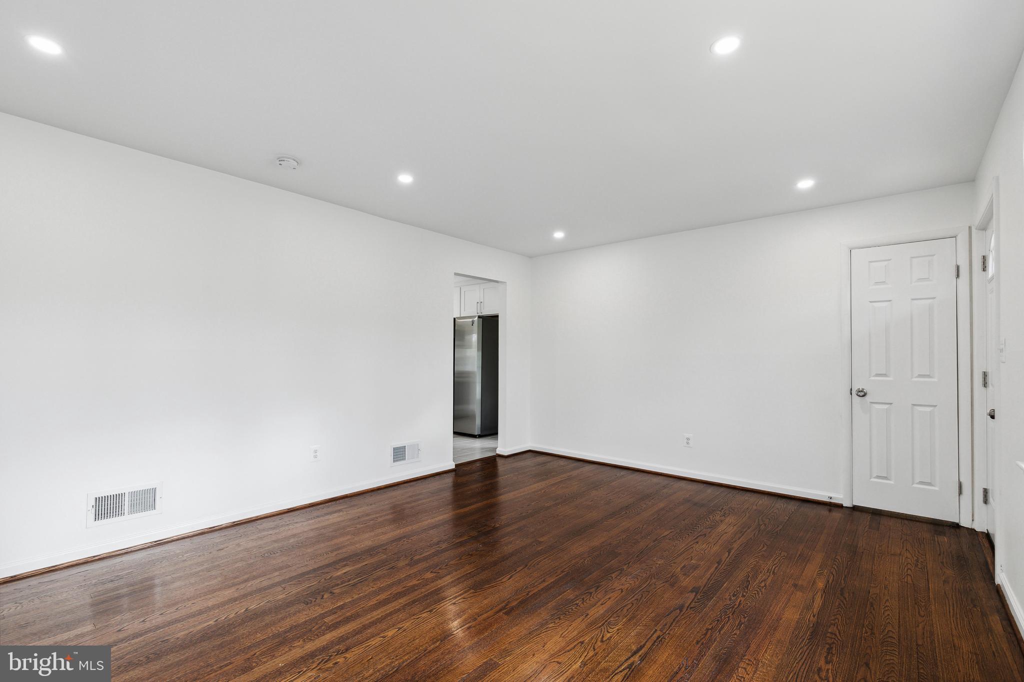 LANHAM WOODS - Residential