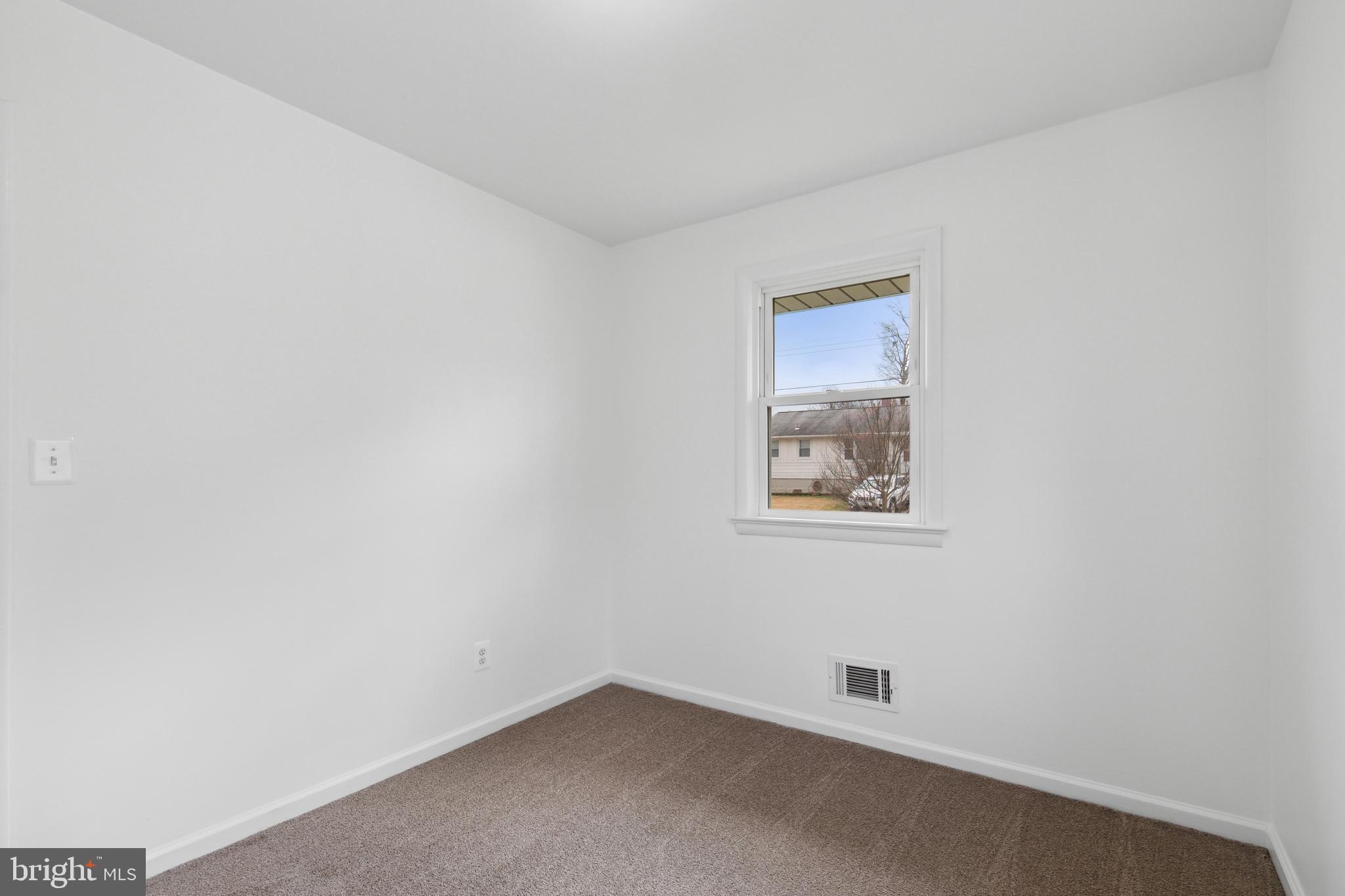 LANHAM WOODS - Residential