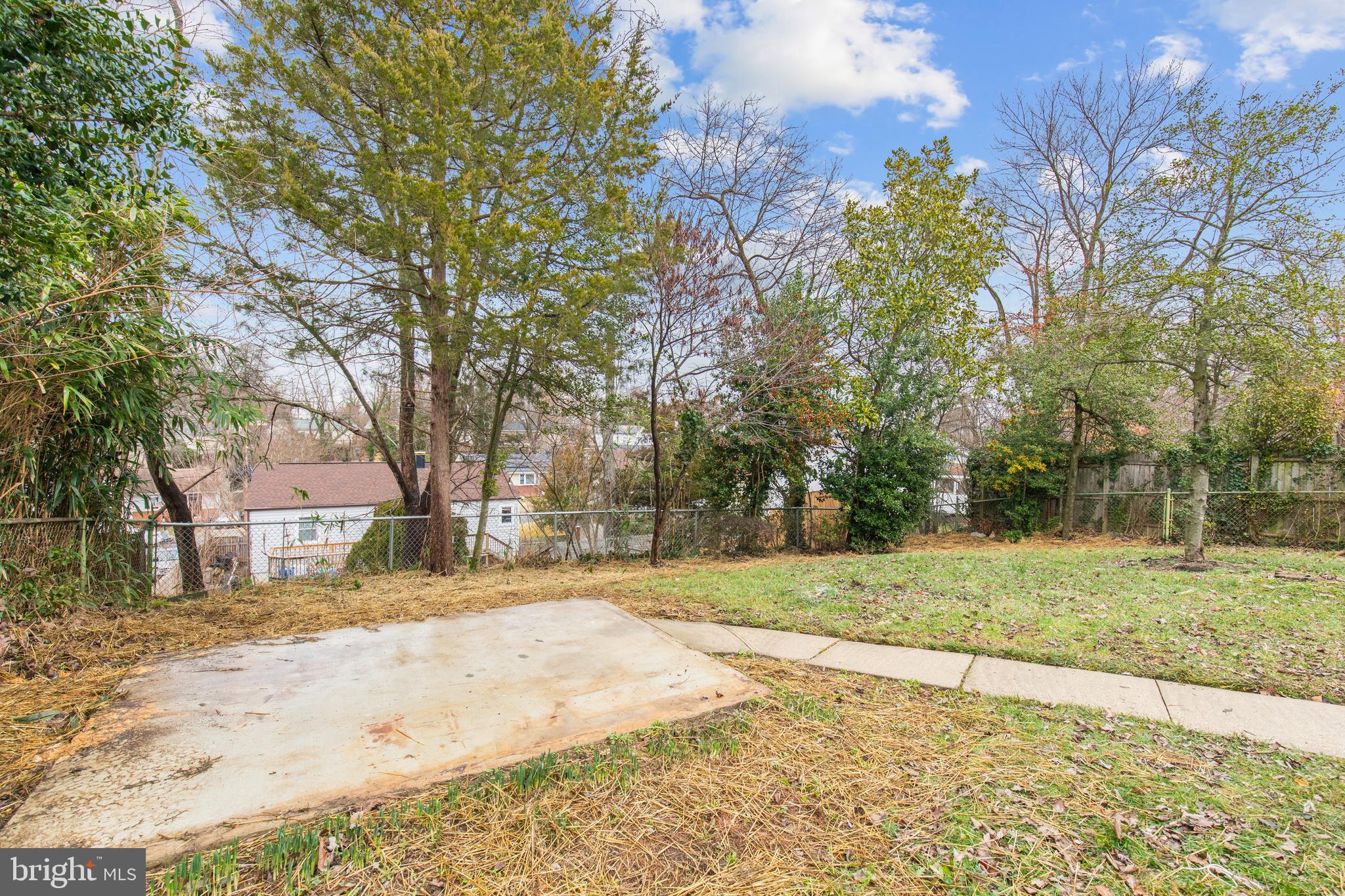 LANHAM WOODS - Residential