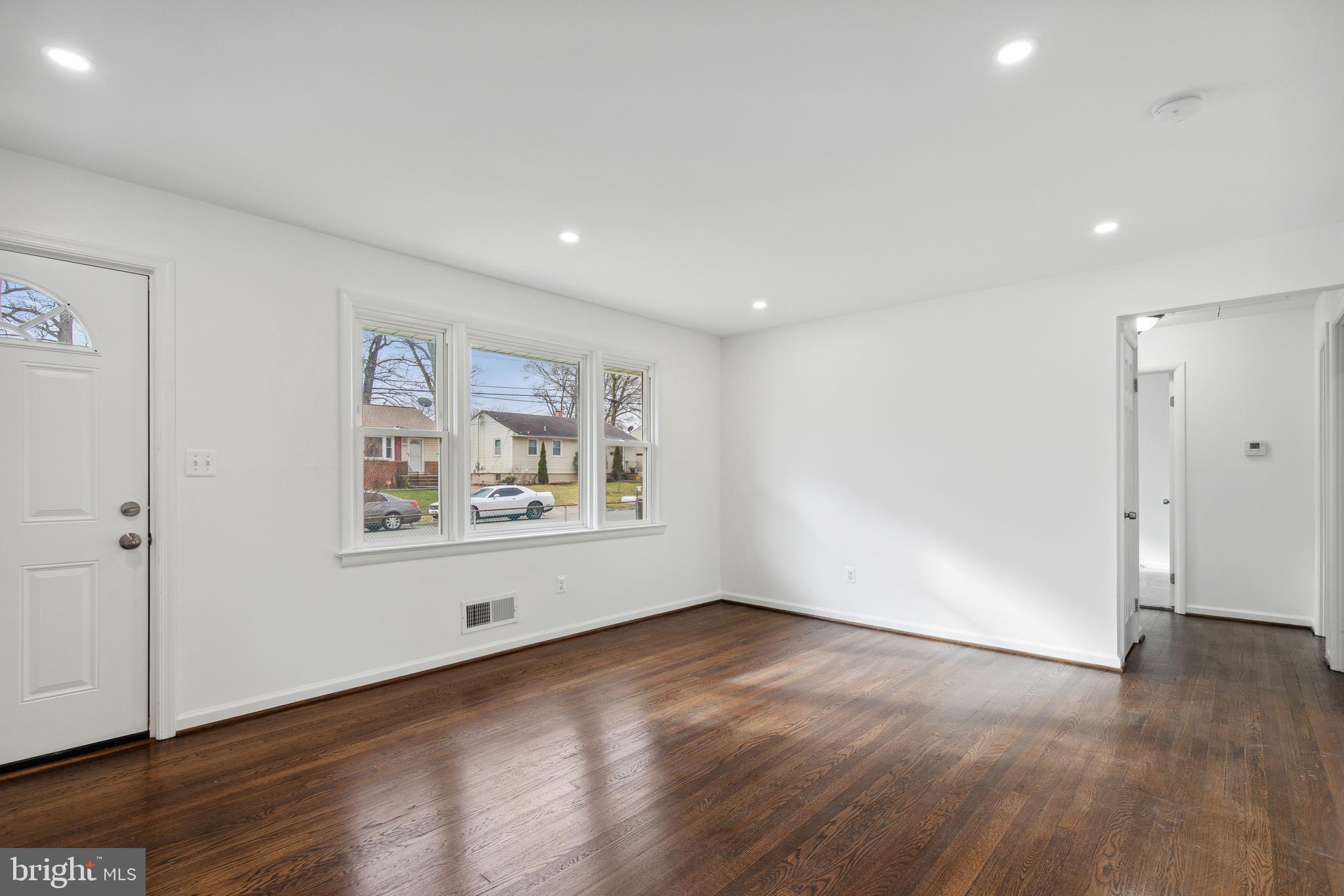 LANHAM WOODS - Residential