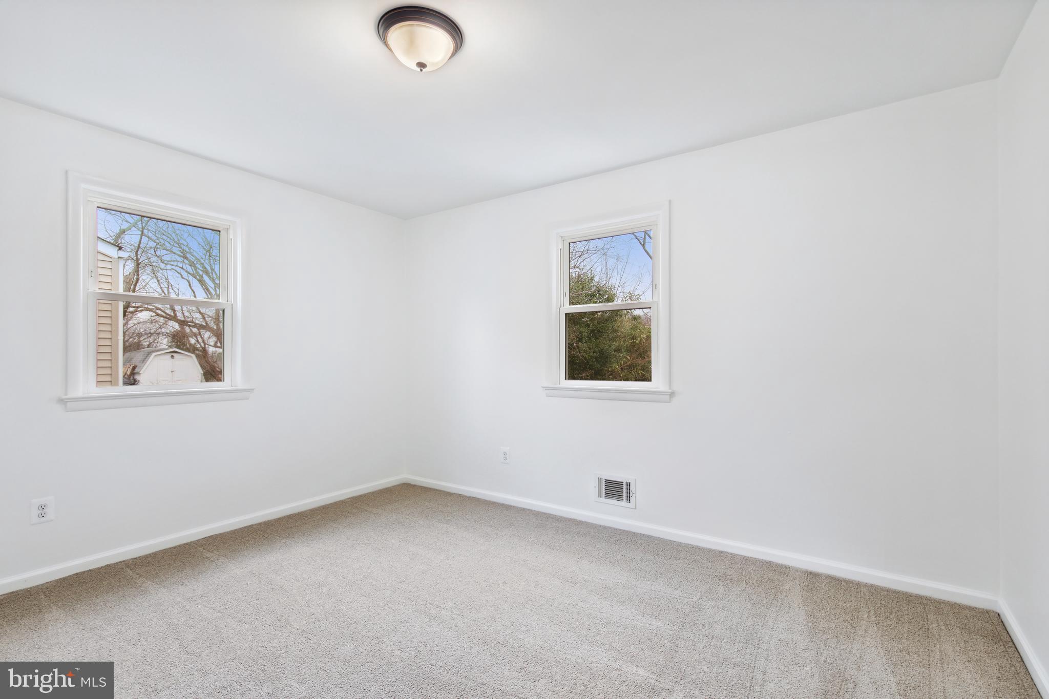 LANHAM WOODS - Residential