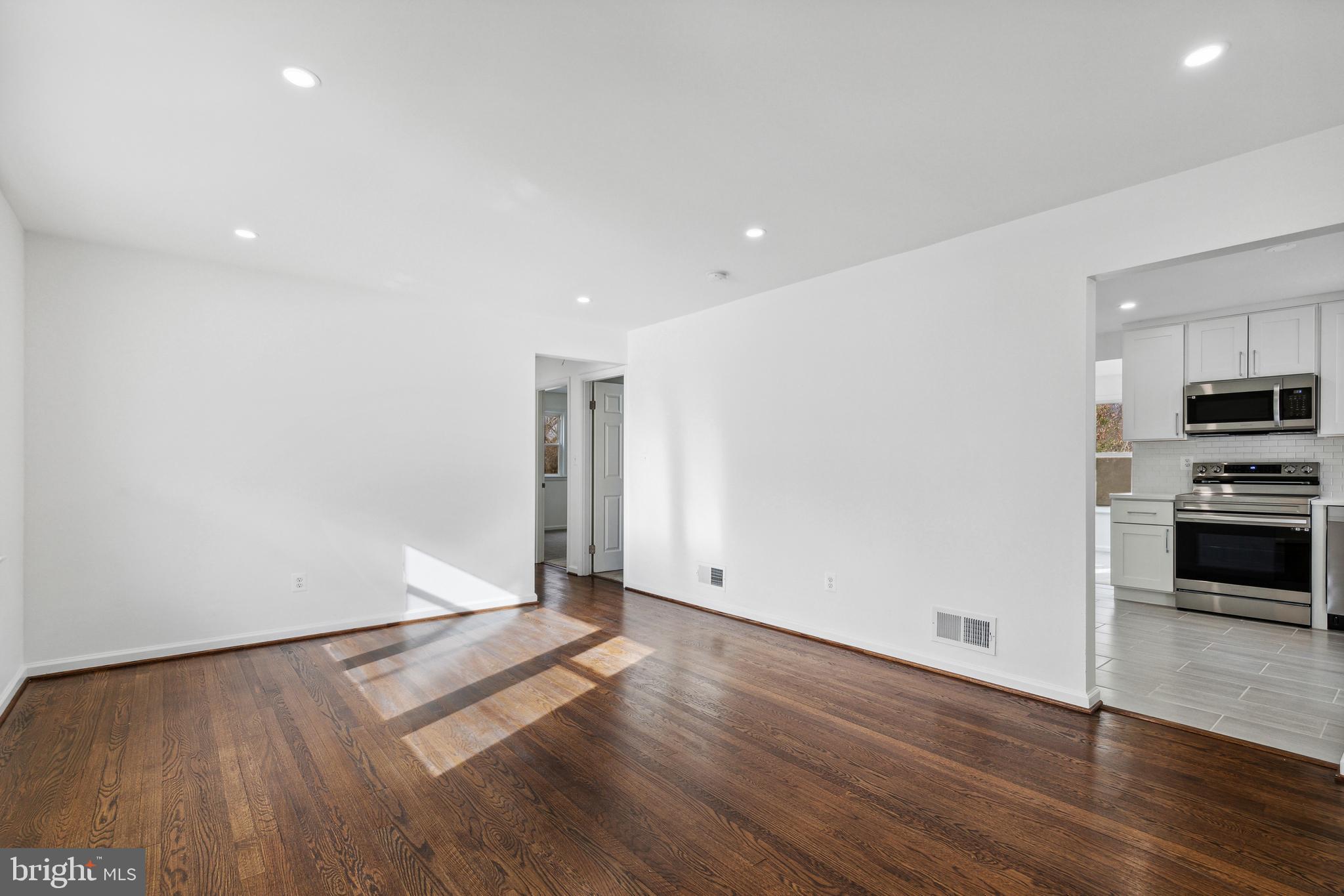 LANHAM WOODS - Residential